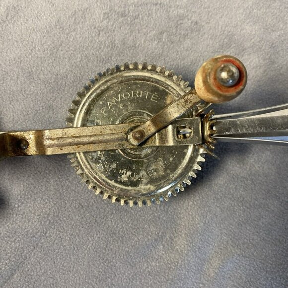Vintage # 100 Favorite Mille Lacs Lake Spinner Manual Egg Beater Mixer Stainless - Picture 3 of 7